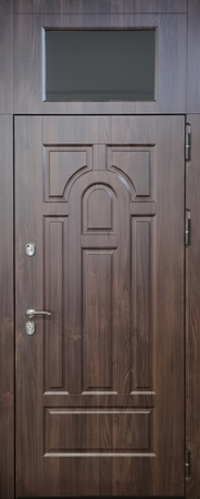 Стальная термодверь с остекленной верхней вставкой и отделкой влагостойкими коричневыми плитами МДФ Стальная термодверь с остекленной верхней вставкой и отделкой влагостойкими коричневыми плитами МДФ